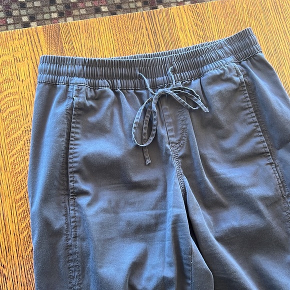 Liu and grey light denim pants in charcoal grey - Picture 2 of 5